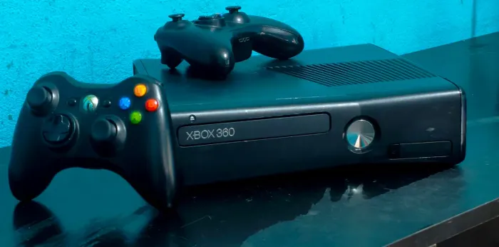 Xbox 360 desbloqueado com 2 controles + jogos