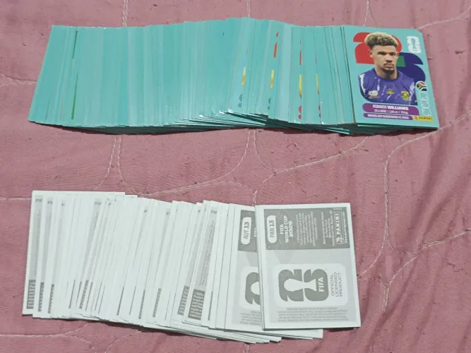 Lote figurinhas copa 2026 com repetições