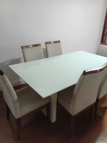Mesa de jantar com 6 cadeiras