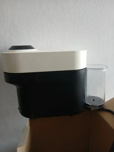 Máquina de café Nespresso NA CAIXA. NOVA.