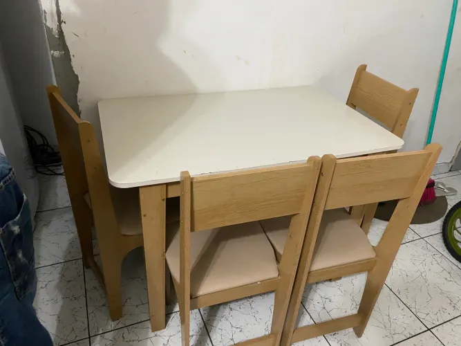Mesa 4 cadeiras