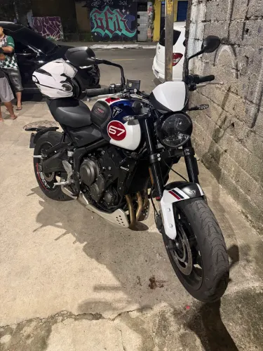 Trident 660