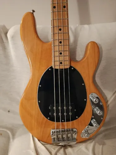 Baixo Music Man StingRay 4 - Made in USA - Impecável