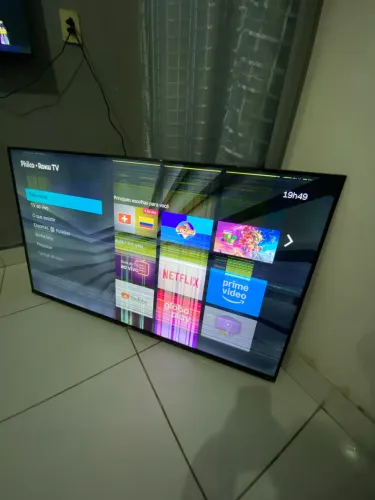 Vendo Tv tem controle remoto, fone funcionando normalmente só tem essas listras 