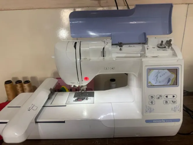 Máquina de bordar brother