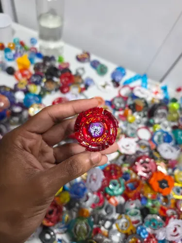 Beyblade drago bermelho