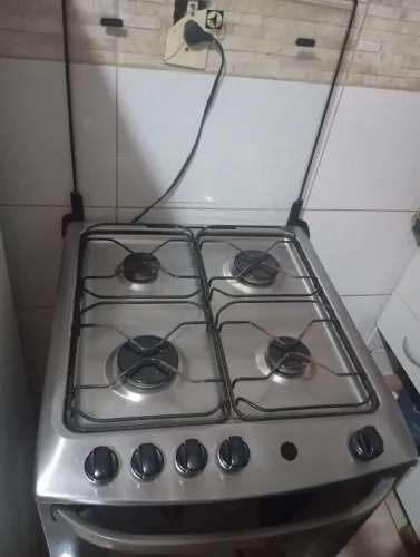 Geladeira fogão e sofá