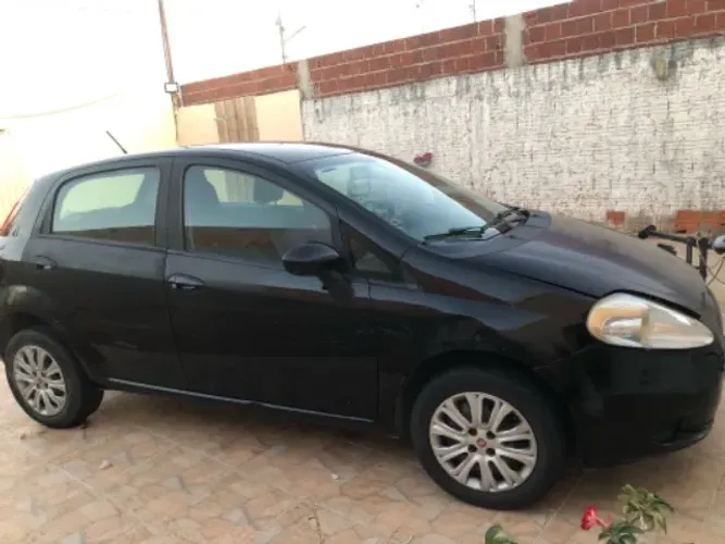 Fiat Punto Attractive 1.4 Fire Flex 8V 5P 2011