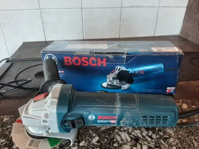 Esmerilhadeira Bosch GWS - 900 W - 220V - Semi-nova