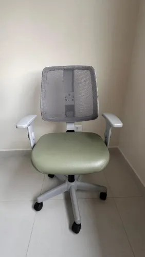 Cadeira giratória CAVELETTI (400 cada) ?<br>tenho 2 unidades