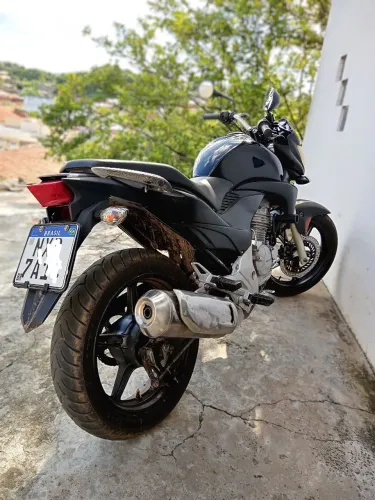 Honda cb 300r preta 2011