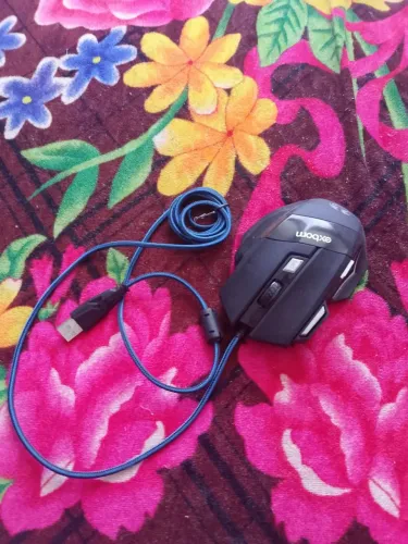 Vende-se Mouse gamer sem um dos botões laterais