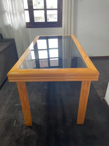 Mesa 6 lugares com cadeiras