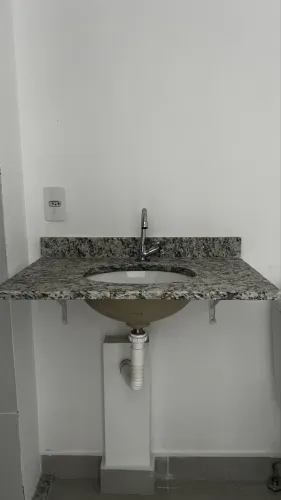 Bancada de Granito com Cuba e Torneira 80 cm