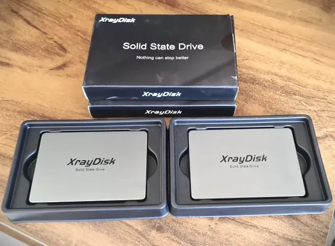 (100% Saúde) Kit SSD Sata 3, 2TB (2x unidades de 1TB), XrayDisk, Cinza, feito em Metal.
