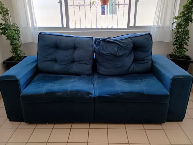 Sofá Retrátil Reclinável de 2 lugares com revestimento em Suede azul