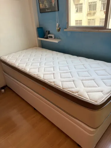 Cama box de solteiro estalando de nova