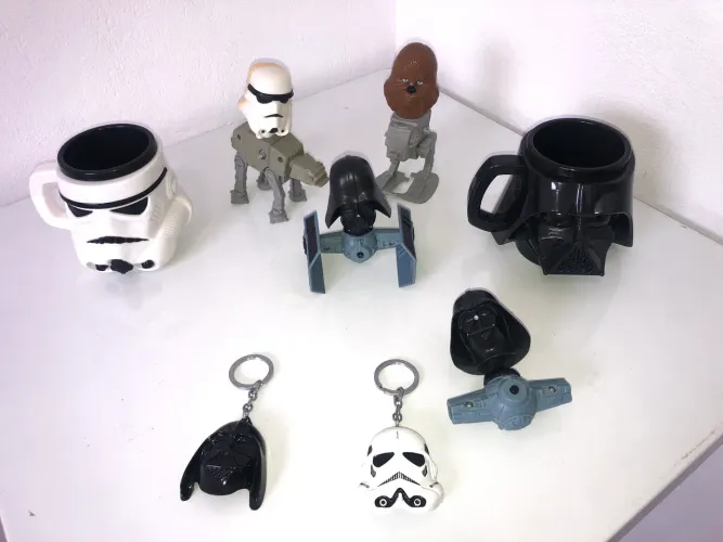 Bonecos , Copos e Chaveiros para Coleção Star Wars