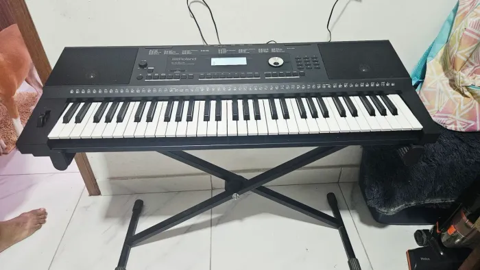 Roland E-X20A Teclado Arranjador com 61 Teclas e Acompanhamento Automático