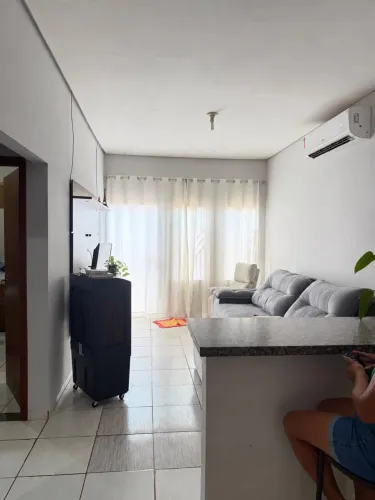 Casa à venda com 3 quartos, amplo quintal e garagem para 3 carros
