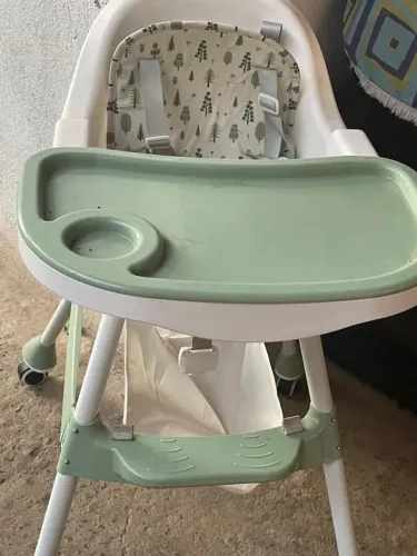 Cadeirinha de alimentação infantil