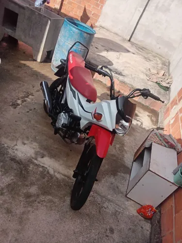 Vendo pop 110 toda certinha