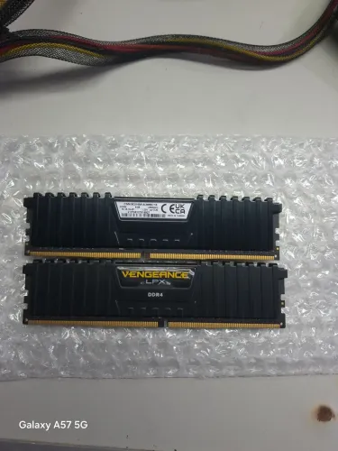 MEMÓRIA RAM DDR4 CORSAIR VENGEANCE LPXMEMÓRIA RAM DDR4 CORSAIR VENGEANCE LPX