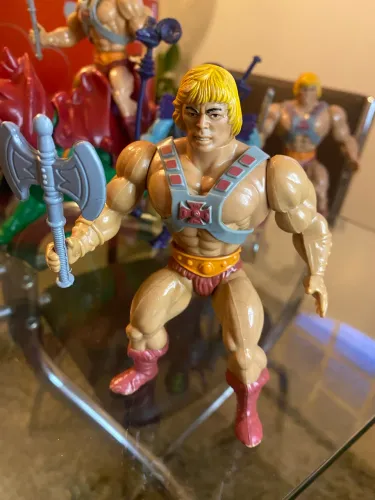 Boneco HE MAN colete e Machado MOTU