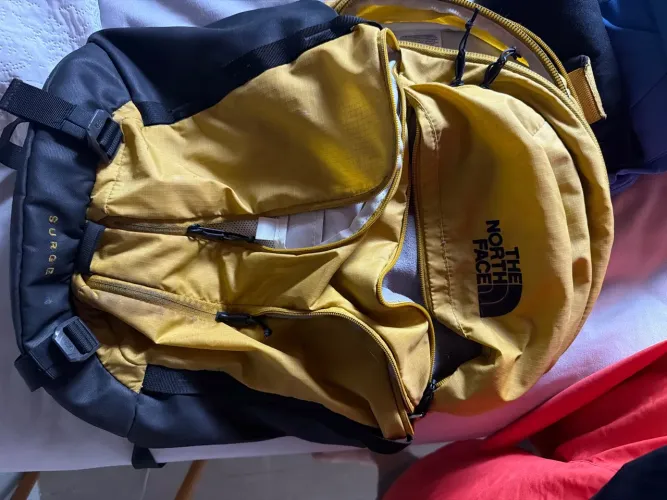 Vendo mochila the north face surge