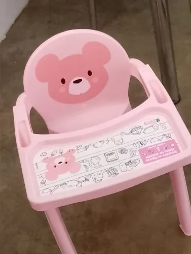Cadeirinha de alimentação bebê menina