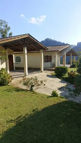 Imóvel para venda possui 150 metros quadrados com 3 quartos em Centro - Gonçalves - MG
