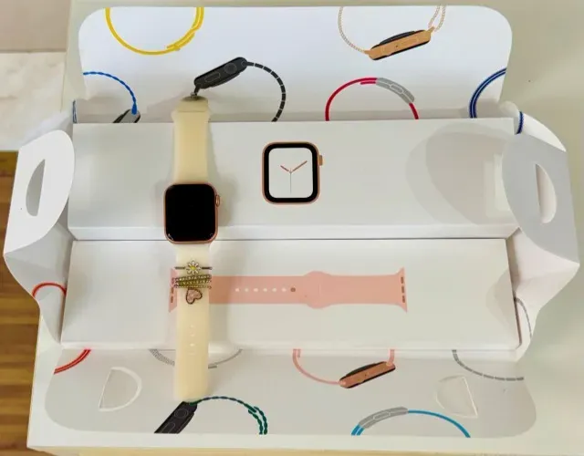 Apple Watch Series 4 Gold Aluminum 40mm mod A1977