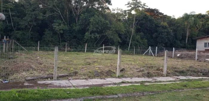 Excelente Terreno à Venda no Bairro Itacolomi, 301 metros, Balneário Piçarras!