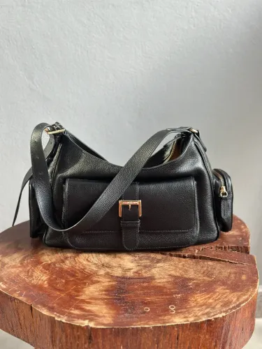 Bolsa em couro preta Jorge Bischoff