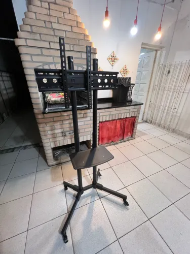 Suporte TV Multivsao com Bandeja e Rodízio até 65'' Preto Aço