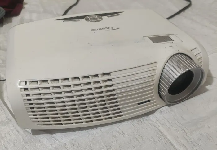Projetor OPTOMA HD20