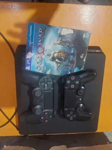 Ps4 slim 1tb com 1 jogo e 2 controle