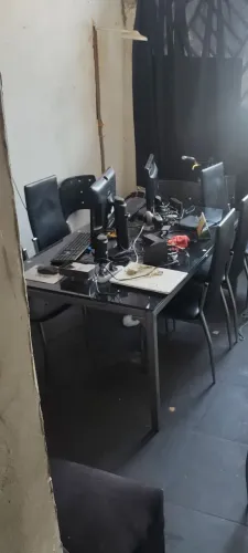 Mesa de vidro com 6 cadeiras 