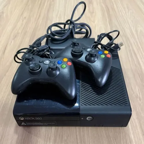 Xbox 360 desbloqueado completo com 3 controles e 10 jogos