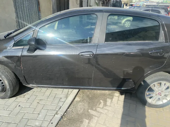 Fiat Punto Attractive 1.4 Fire Flex 8V 5P 2012
