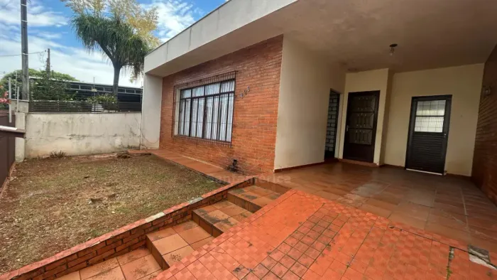 Casa á venda com 3 quartos sendo 1 suíte na Região Central de Londrina, Jardin Londrilar