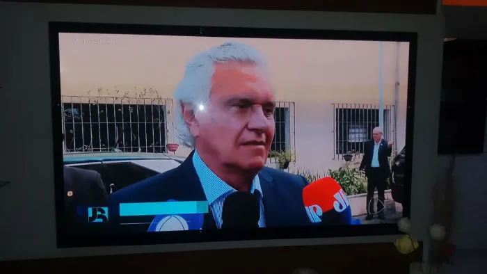 TV Samsung 50 polegadas. OBS: Não é smart porem está súper nova tudo funcionando .