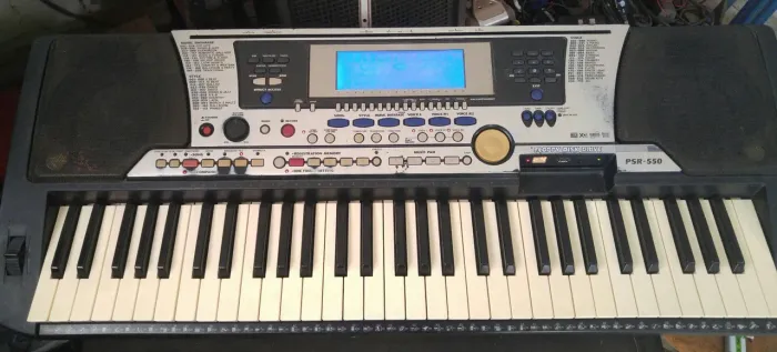 Ótimo  teclado yamaha psr550
