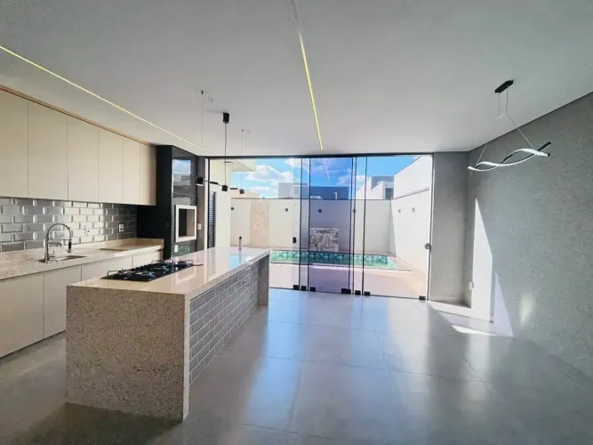 Casa Moderna no Residencial Maria Júlia 3 Suítes com Closet, Ilha Gourmet e Piscina Ampla