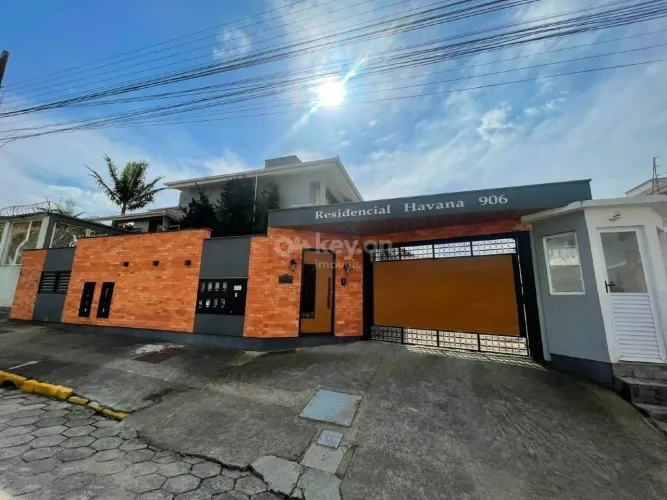 Casa para aluguel, 3 quartos, 1 suíte, 1 vaga, Centro - Tubarão/SC