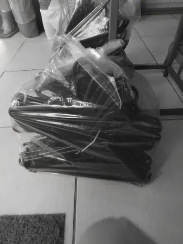 Vende-se cabides para loja de roupas