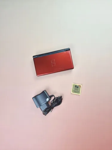 Nintendo DS Lite Vermelho + Cartucho R4 Lotado de Jogos  