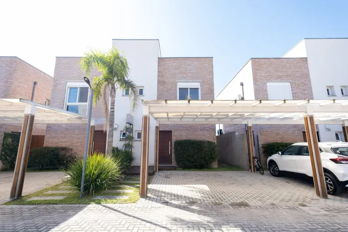 Casa à venda no Laranjal, Pelotas: 113m², 2 quartos (ambos suítes), lareira, churrasqueira