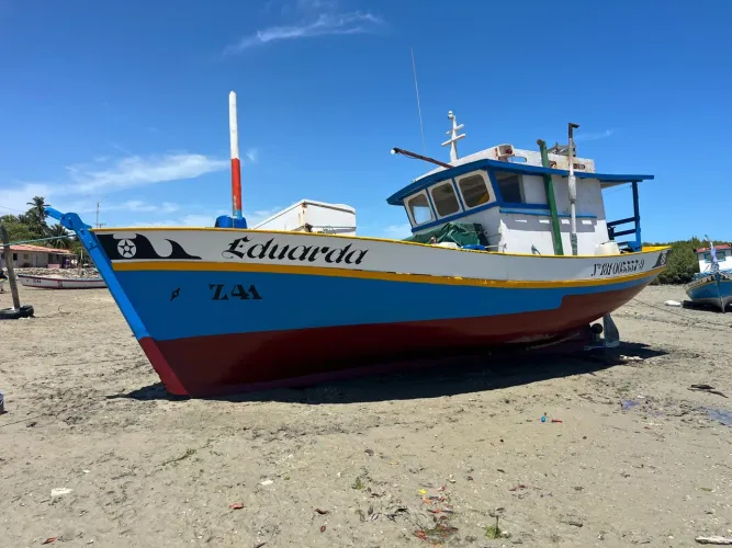 Vende-se barco na praia de Diogo Lopes RN