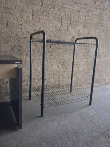 Mesa preta de ferro
